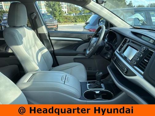 2019 Toyota Highlander LE I4