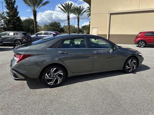 2025 Hyundai ELANTRA Limited