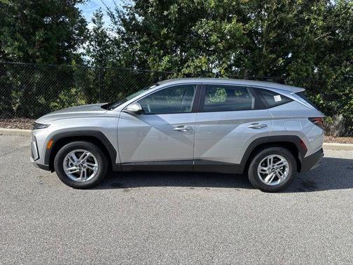 Shimmering Silver 2026 Hyundai TUCSON SE