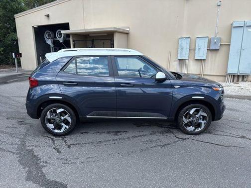 Denim w/White Roof 2026 Hyundai VENUE SEL w/Two-Tone Roof