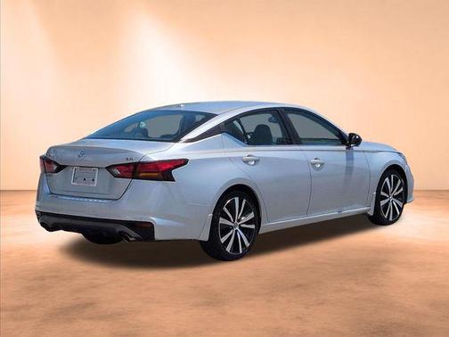 Brilliant Silver Metallic 2021 Nissan Altima SR FWD