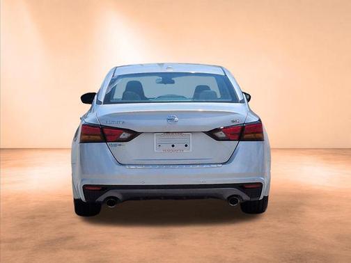 Brilliant Silver Metallic 2021 Nissan Altima SR FWD