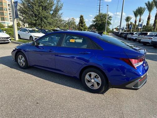 2024 Hyundai ELANTRA SE