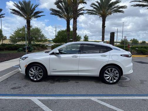 White Frost Tricoat 2025 Buick Envista Avenir FWD