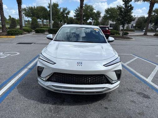 White Frost Tricoat 2025 Buick Envista Avenir FWD