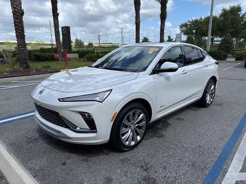 White Frost Tricoat 2025 Buick Envista Avenir FWD