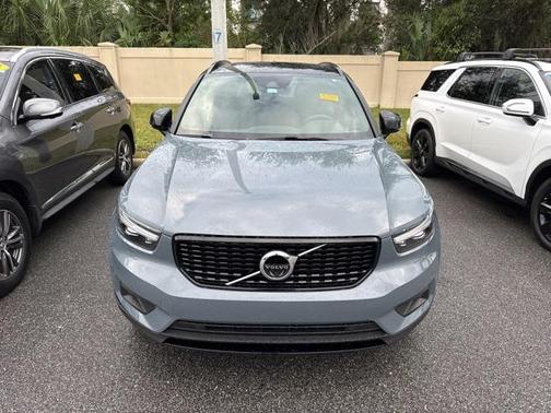 2021 Volvo XC40 T5 R-Design