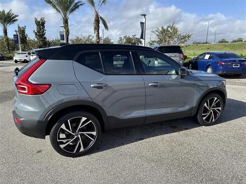 2021 Volvo XC40 T5 R-Design