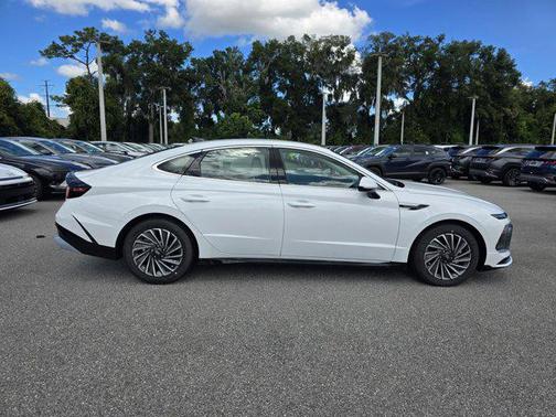 2025 Hyundai SONATA Hybrid SE