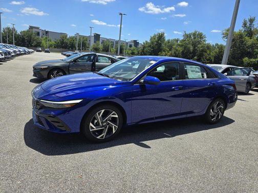 2025 Hyundai ELANTRA SEL