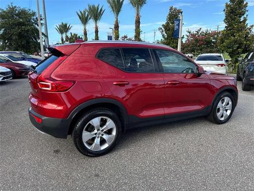 2019 Volvo XC40 T5 Momentum