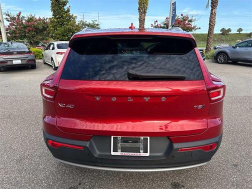2019 Volvo XC40 T5 Momentum
