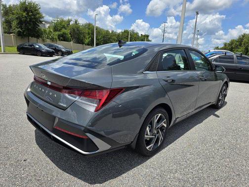 2025 Hyundai ELANTRA Limited
