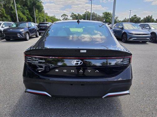 2025 Hyundai SONATA SE
