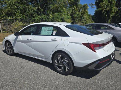 2025 Hyundai ELANTRA SEL
