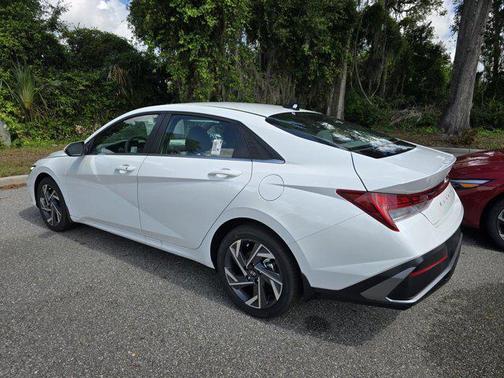 2025 Hyundai ELANTRA SEL