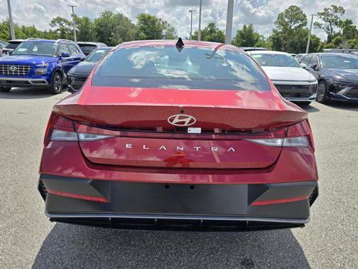 2025 Hyundai ELANTRA SEL