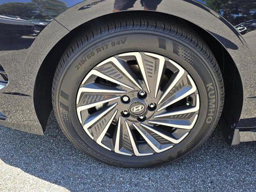 2025 Hyundai SONATA Hybrid SE