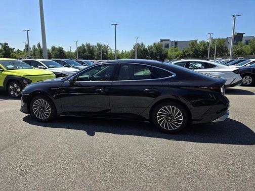 2025 Hyundai SONATA Hybrid SE
