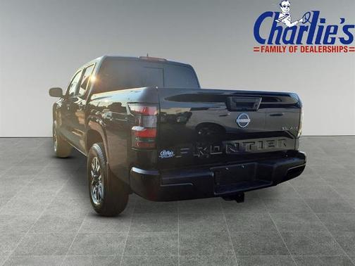 2024 Nissan Frontier SL