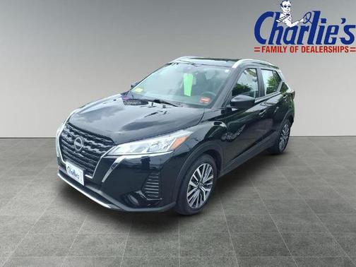 Super Black 2024 Nissan Kicks SV