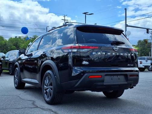 2022 Nissan Pathfinder SV