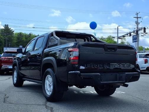 2024 Nissan Frontier SV