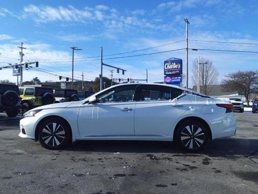 2022 Nissan Altima 2.5 SV