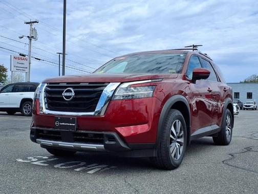 2024 Nissan Pathfinder SL