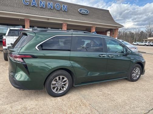 2024 Toyota Sienna XLE