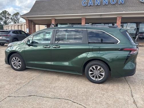 2024 Toyota Sienna XLE