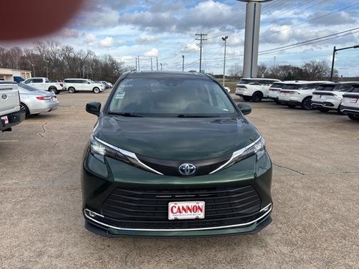 2024 Toyota Sienna XLE