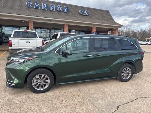 2024 Toyota Sienna XLE