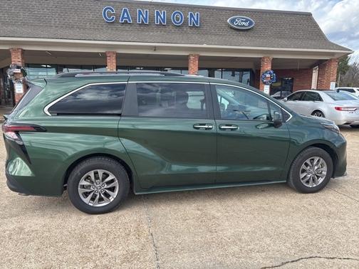 2024 Toyota Sienna XLE