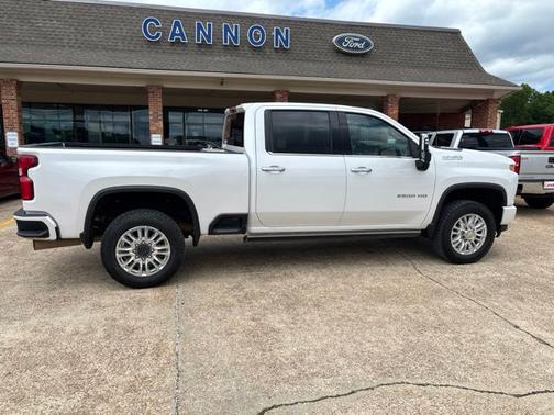 Iridescent Pearl Tricoat 2022 Chevrolet Silverado 2500 HIGH COUNTRY