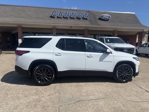 Summit White 2022 Chevrolet Traverse RS