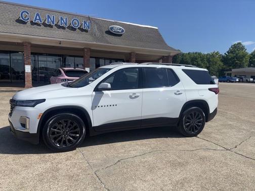 Summit White 2022 Chevrolet Traverse RS