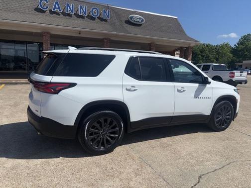 Summit White 2022 Chevrolet Traverse RS