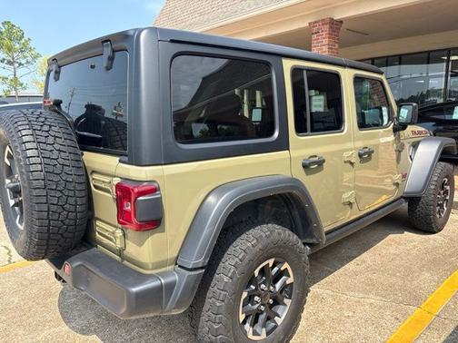 41 2025 Jeep Wrangler RUBICON