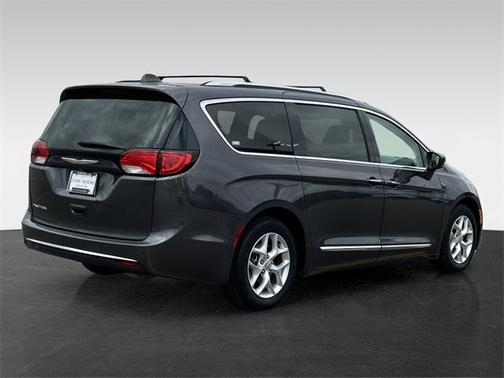 2018 Chrysler Pacifica Touring-L