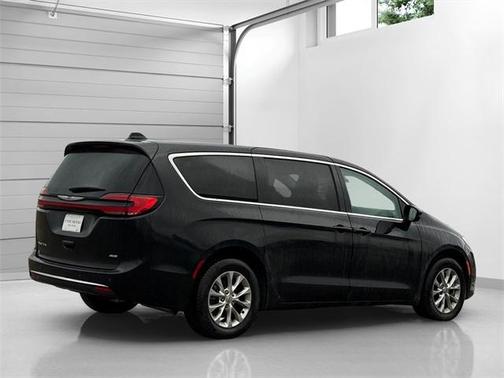 2023 Chrysler Pacifica Touring-L