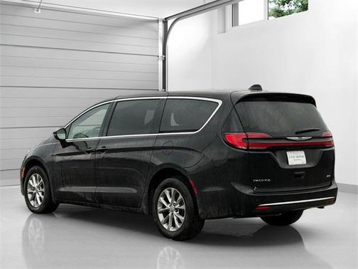 2023 Chrysler Pacifica Touring-L