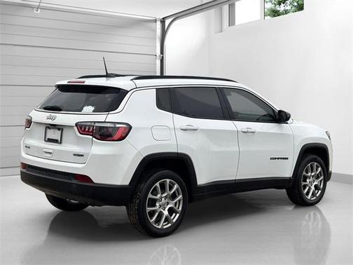 2022 Jeep Compass Latitude Lux