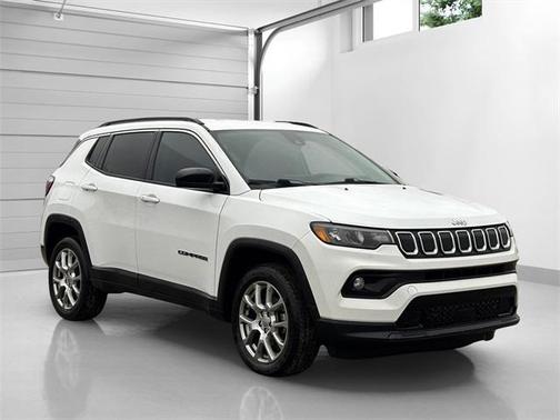 2022 Jeep Compass Latitude Lux
