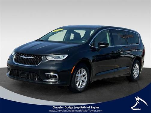 2023 Chrysler Pacifica Touring-L