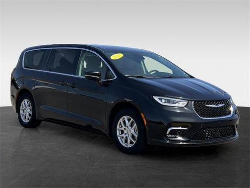 2023 Chrysler Pacifica Touring-L