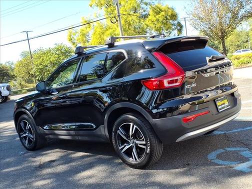 2023 Volvo XC40 Core