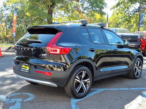 2023 Volvo XC40 Core