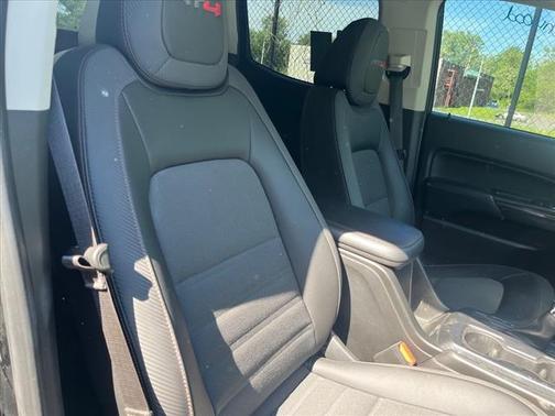 2022 GMC Canyon 4WD AT4 w/Leather