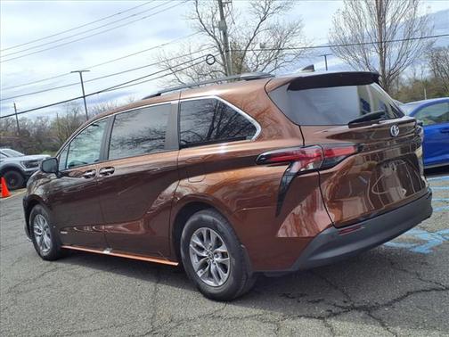 2021 Toyota Sienna XLE